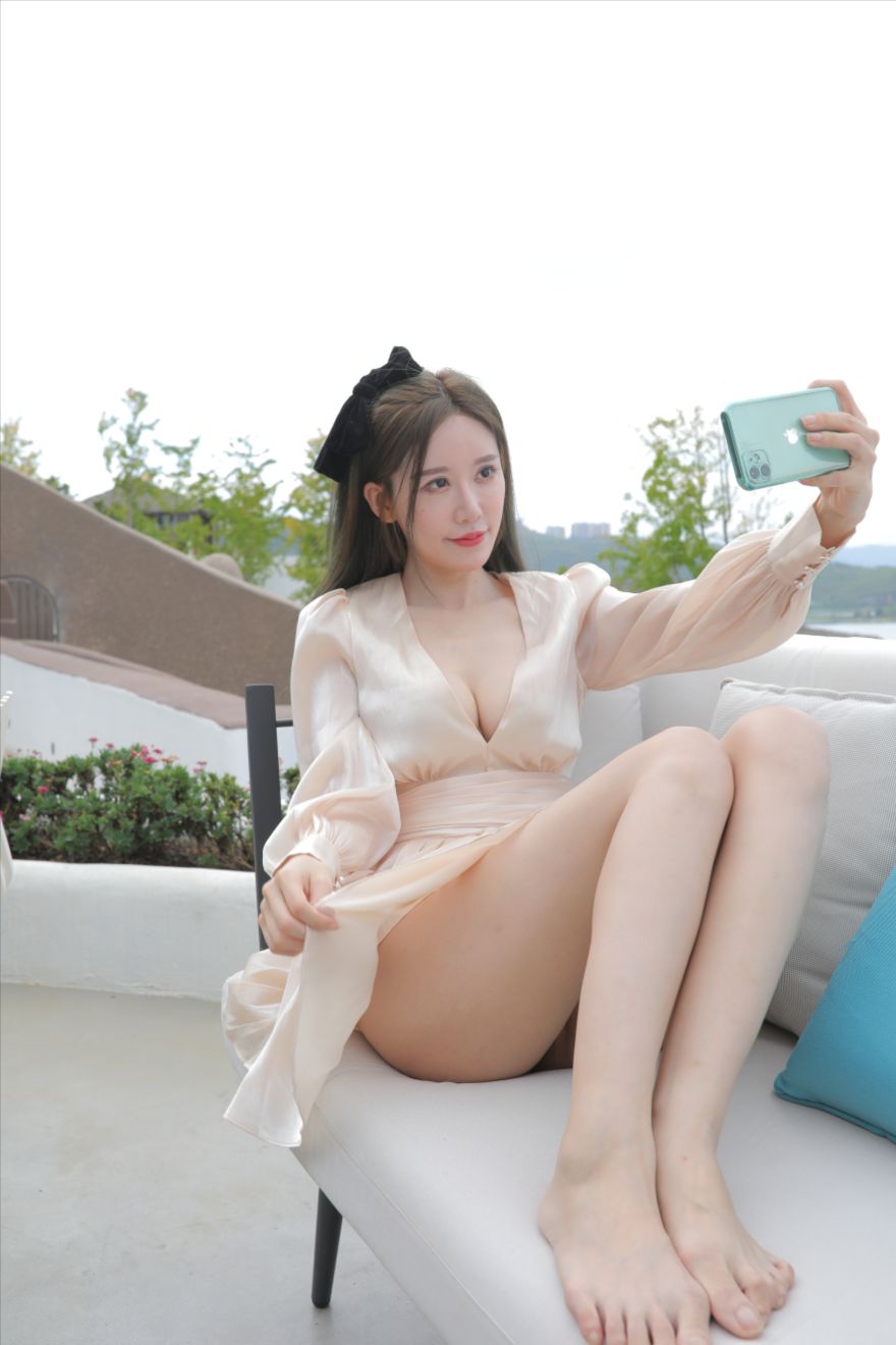 图片[8]-深V短裙-街拍图满多