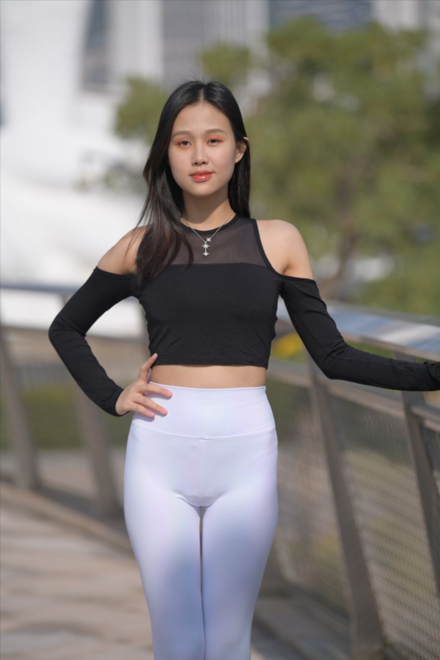 白色紧身裤(套图+视频)-街拍图满多