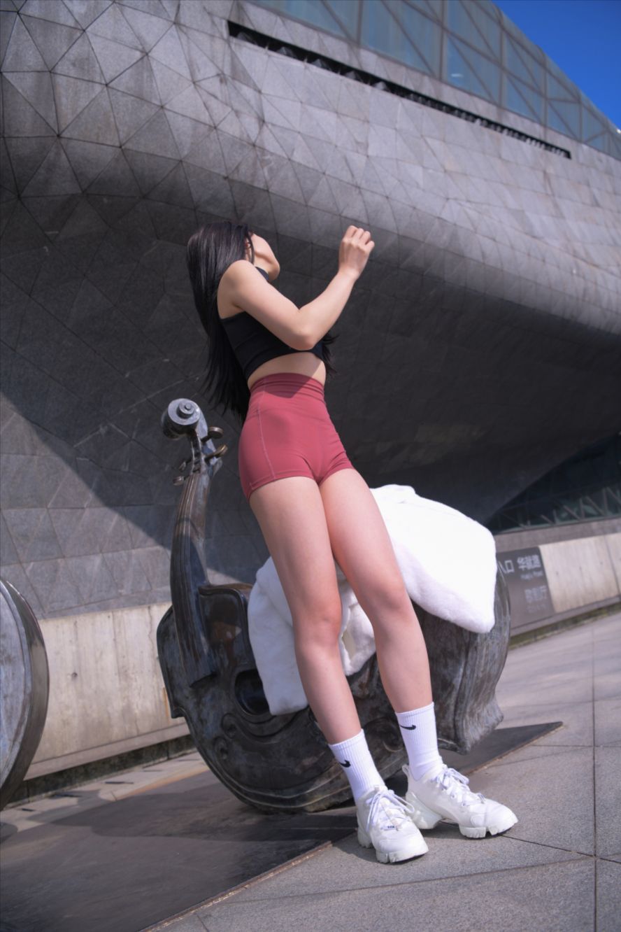 图片[3]-红色热裤(套图+视频)-街拍图满多