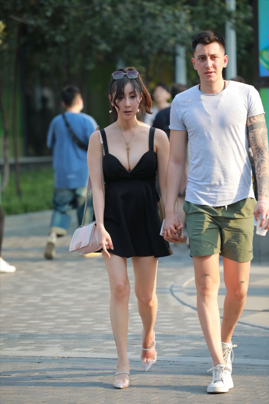 图片[2]-短裙(套图+视频)-街拍图满多