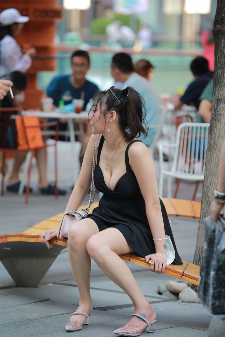 图片[4]-短裙(套图+视频)-街拍图满多