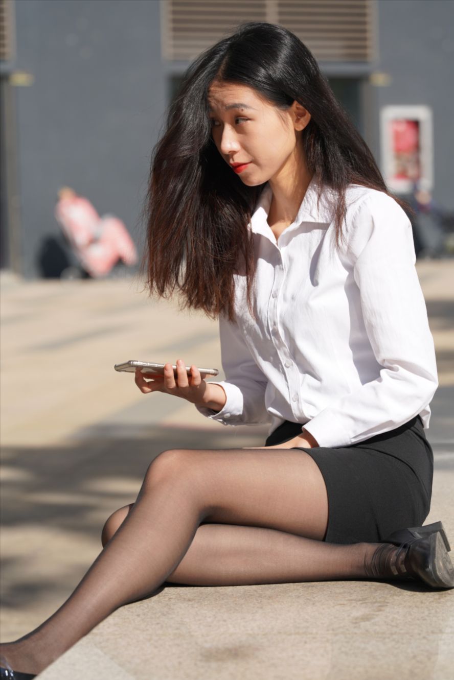 短裙黑色丝袜(套图+视频)-街拍图满多