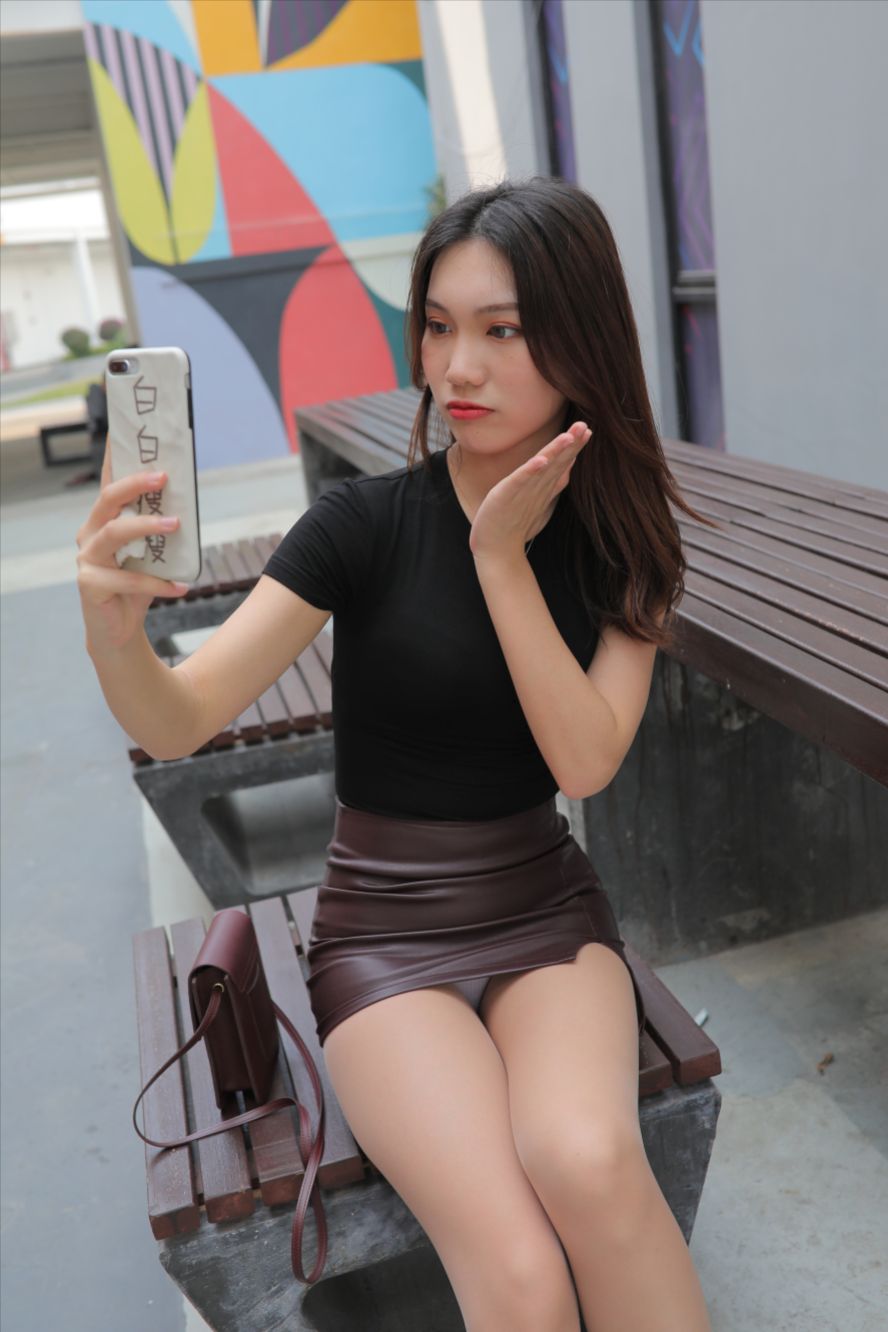 图片[9]-皮革短裙(套图+视频)-街拍图满多