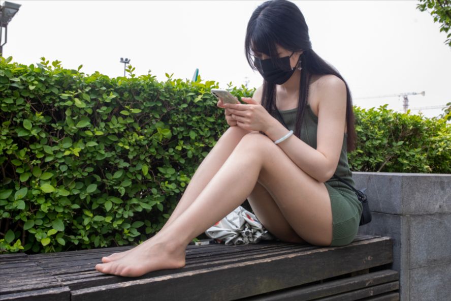 图片[4]-绿色包臀裙丝袜美女(套图+视频)-街拍图满多
