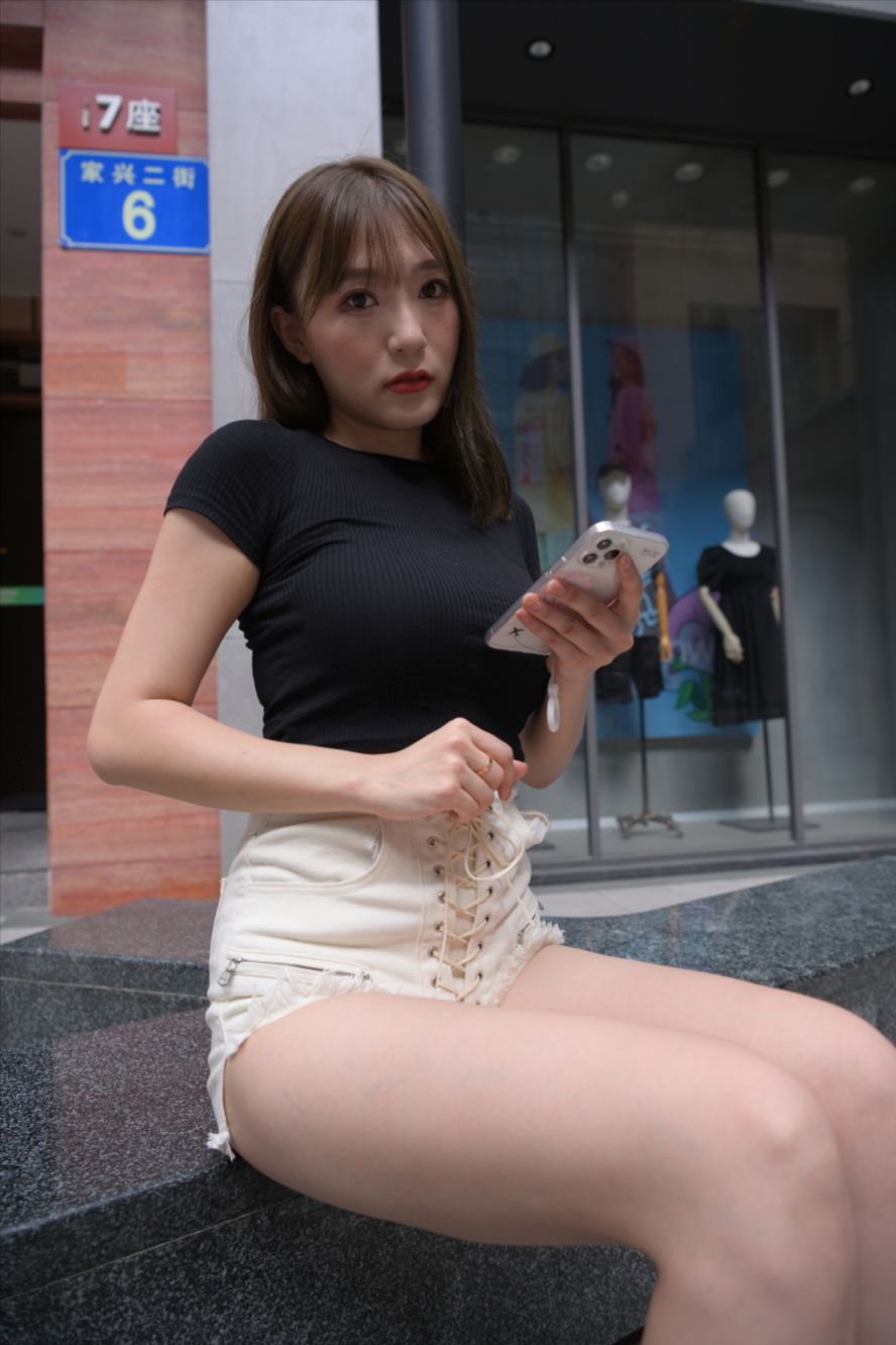 图片[5]-白色热裤(套图+视频)-街拍图满多