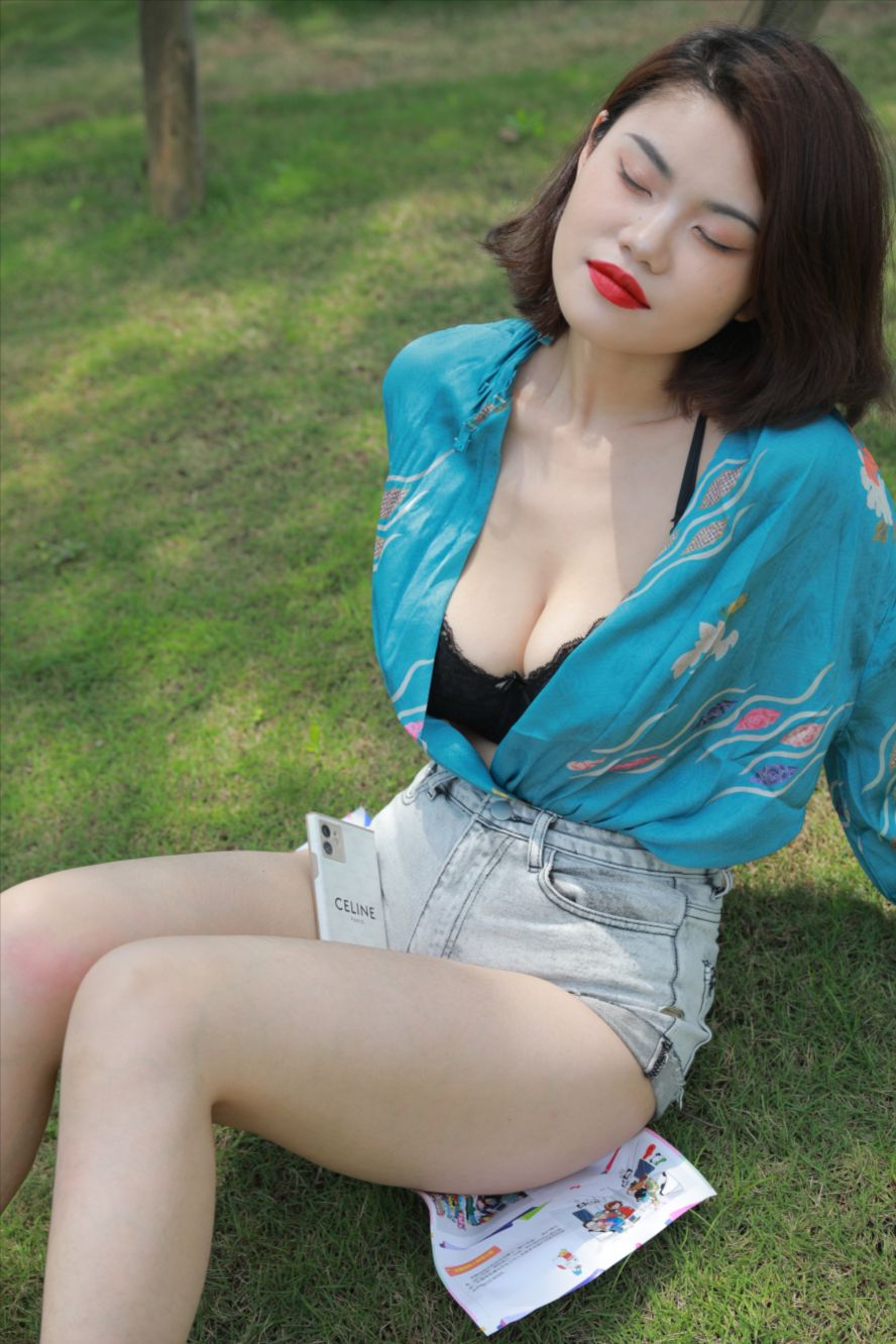 牛仔热裤(套图+视频)-街拍图满多