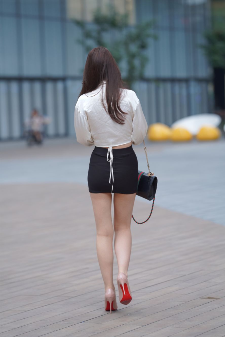 图片[4]-短裙(套图+视频)-街拍图满多