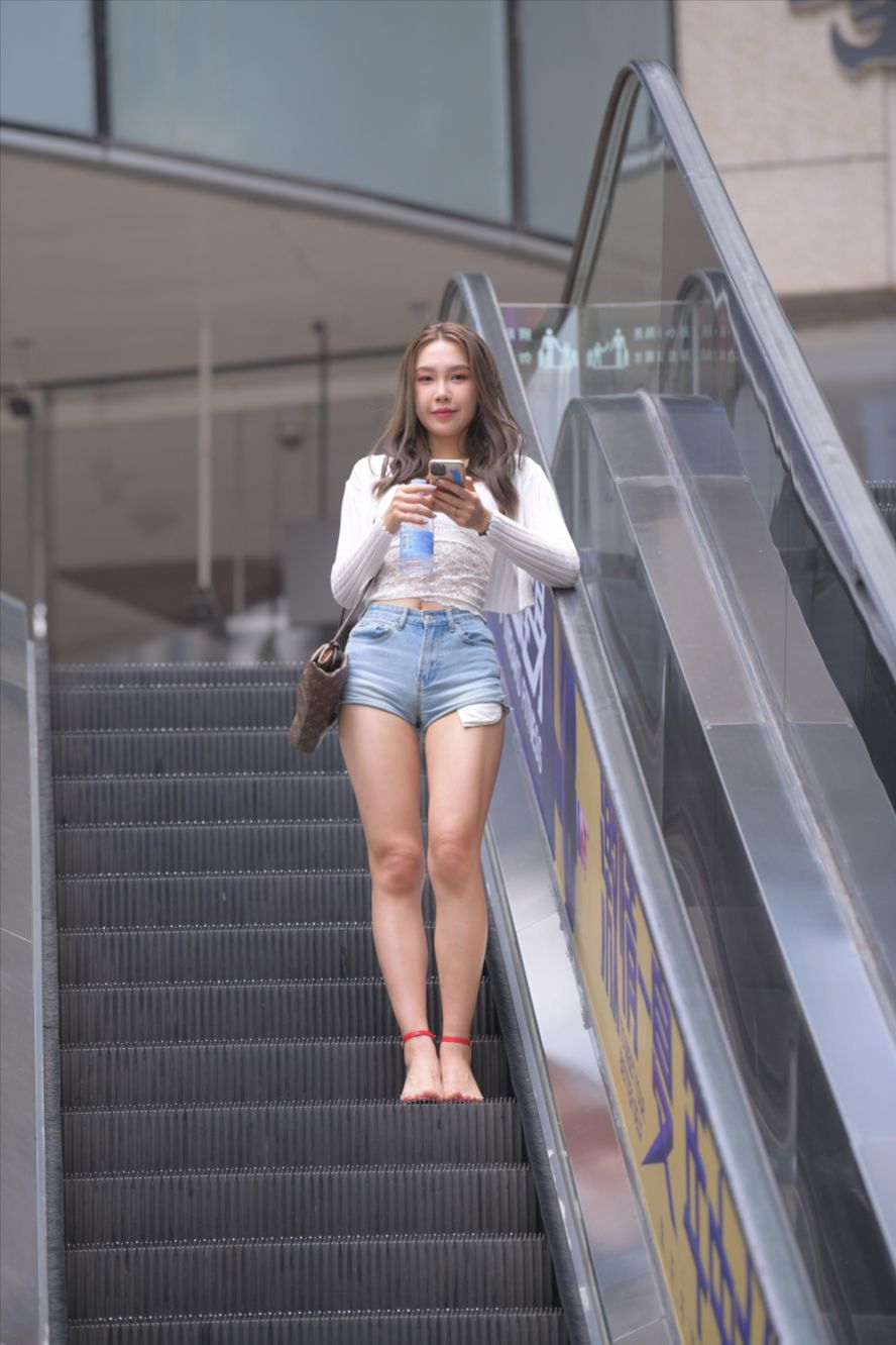 图片[10]-青春靓丽热裤女孩，牛仔热裤(套图+视频)-街拍图满多