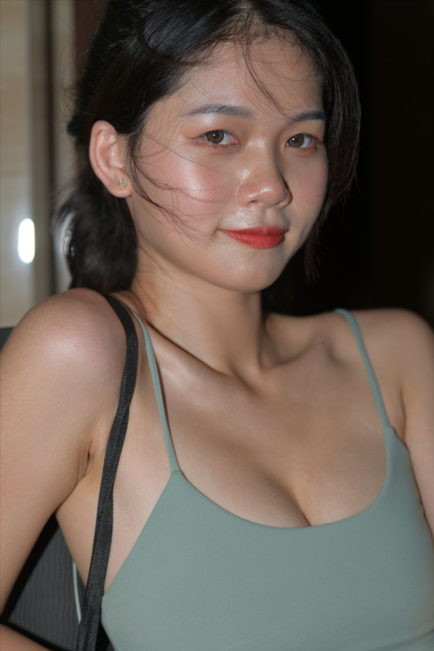 黑色瑜伽裤女孩(套图+视频)[修复]-街拍图满多