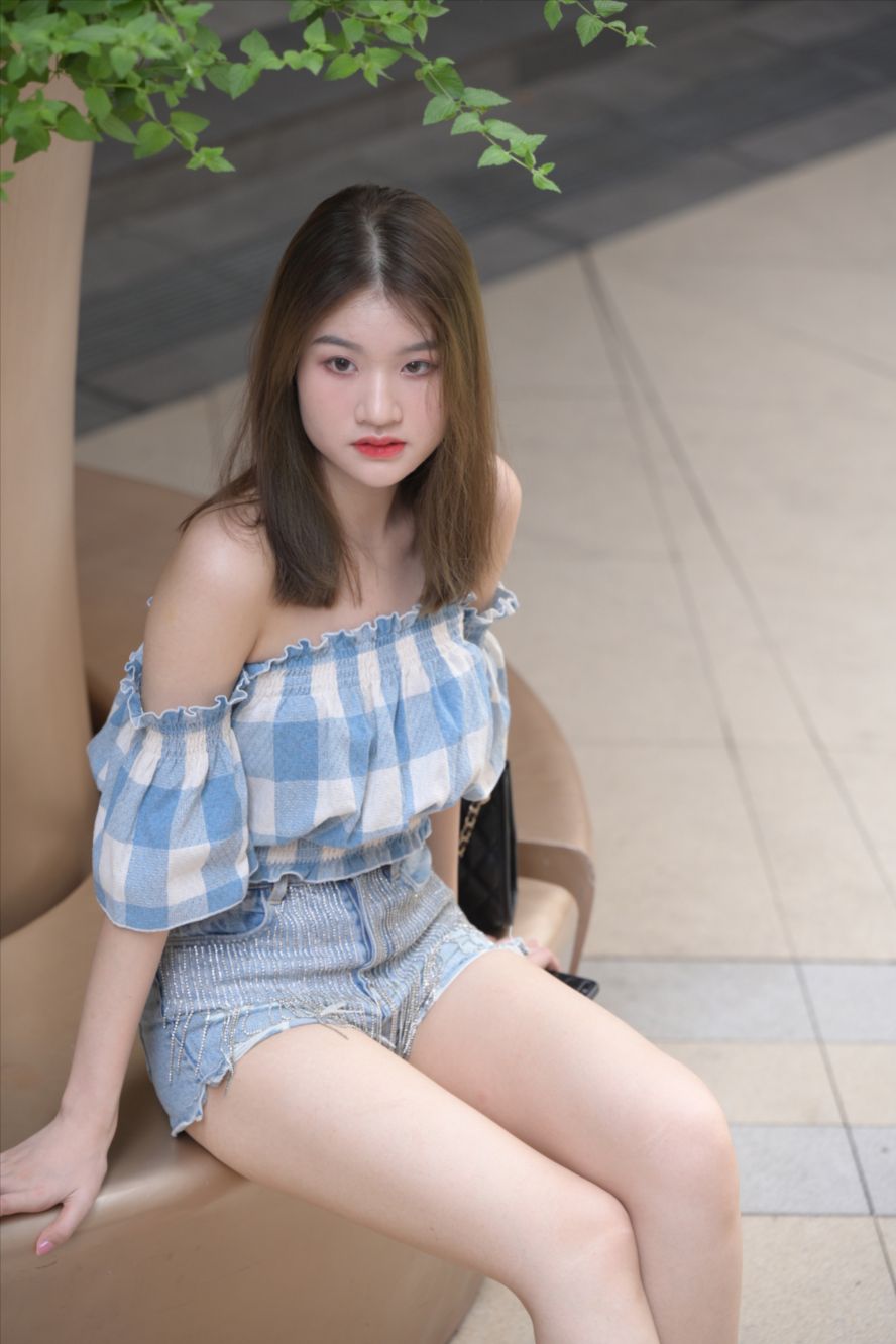 图片[2]-牛仔热裤露肩(套图+视频)-街拍图满多