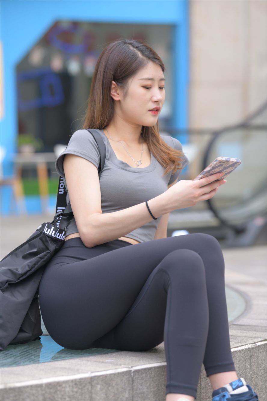 紧身裤(套图+视频)-街拍图满多