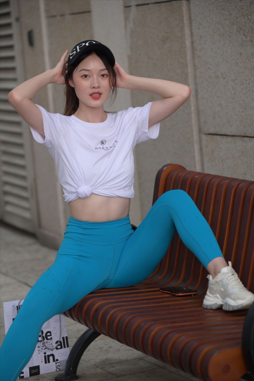 图片[3]-蓝色瑜伽裤(套图+视频)-街拍图满多