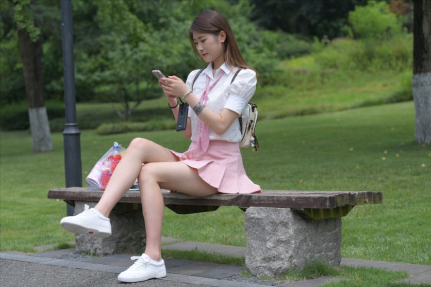图片[2]-粉色短裙(套图+视频)-街拍图满多