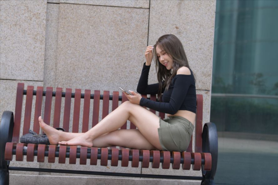 图片[3]-绿色短裙(套图+视频)-街拍图满多
