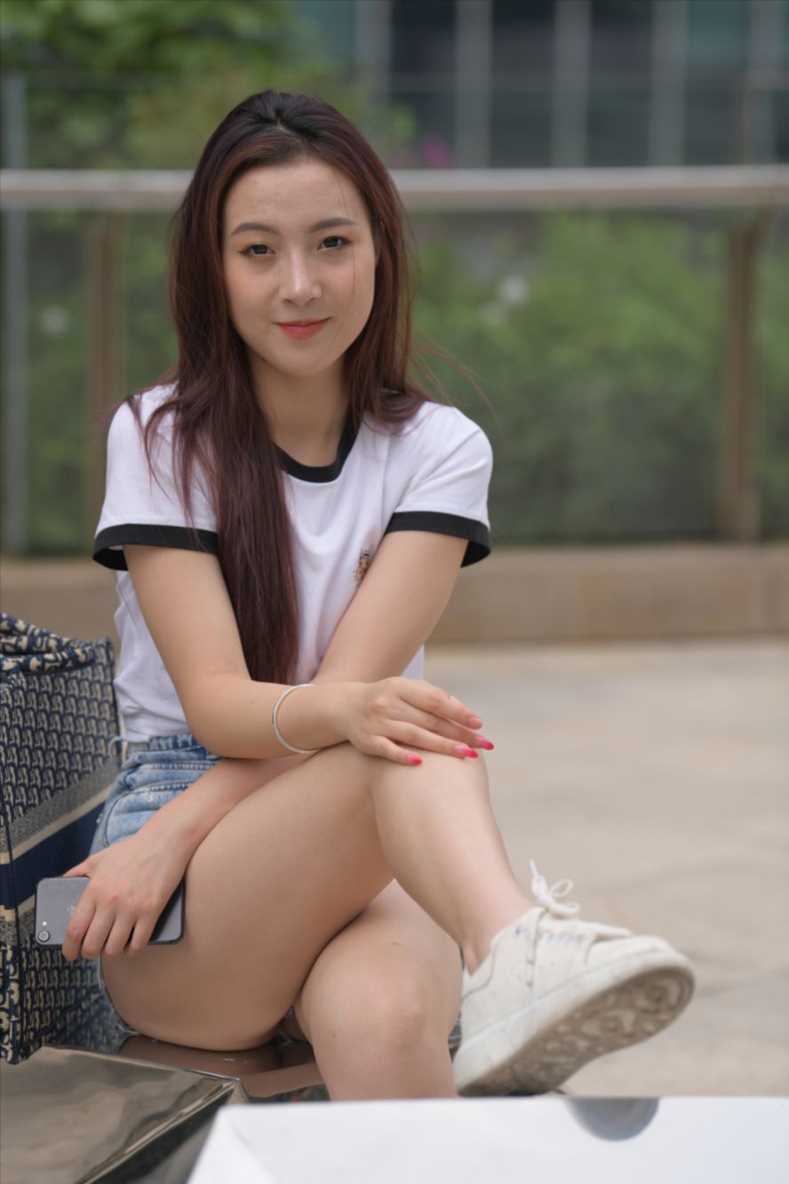 图片[2]-蓝色牛仔热裤-街拍图满多