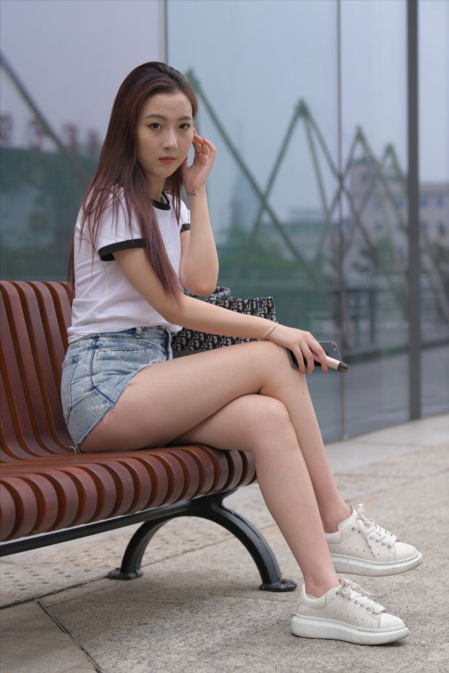 图片[3]-蓝色牛仔热裤-街拍图满多