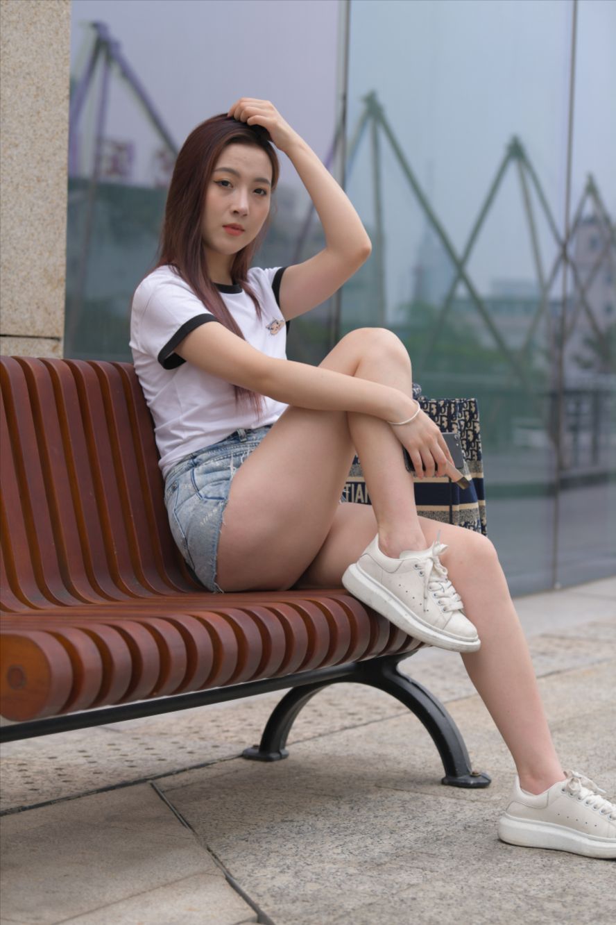 图片[4]-蓝色牛仔热裤-街拍图满多