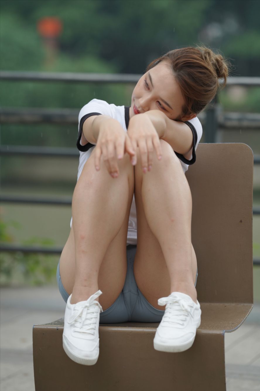 图片[8]-雾霾蓝热裤女孩-街拍图满多