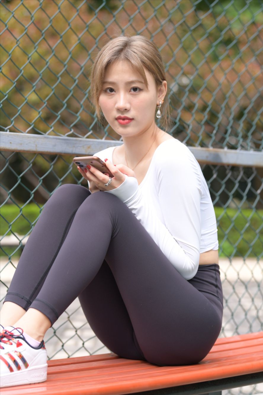 图片[6]-打篮球的黑色瑜伽裤美女(套图+视频)-街拍图满多