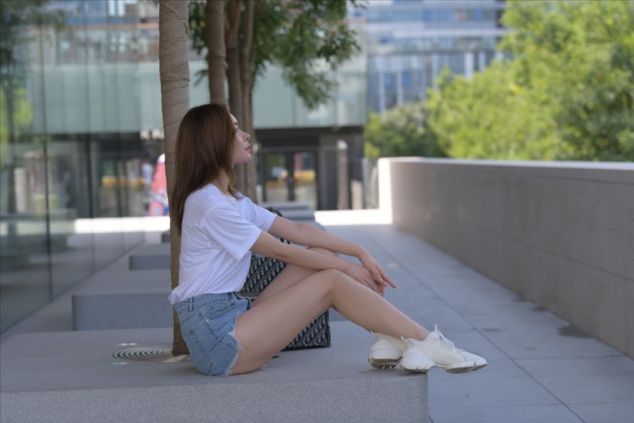 图片[5]-搭讪牛仔热裤美女-街拍图满多