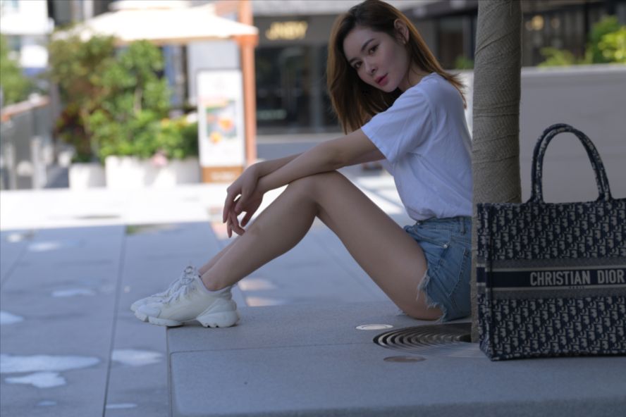 图片[6]-搭讪牛仔热裤美女-街拍图满多
