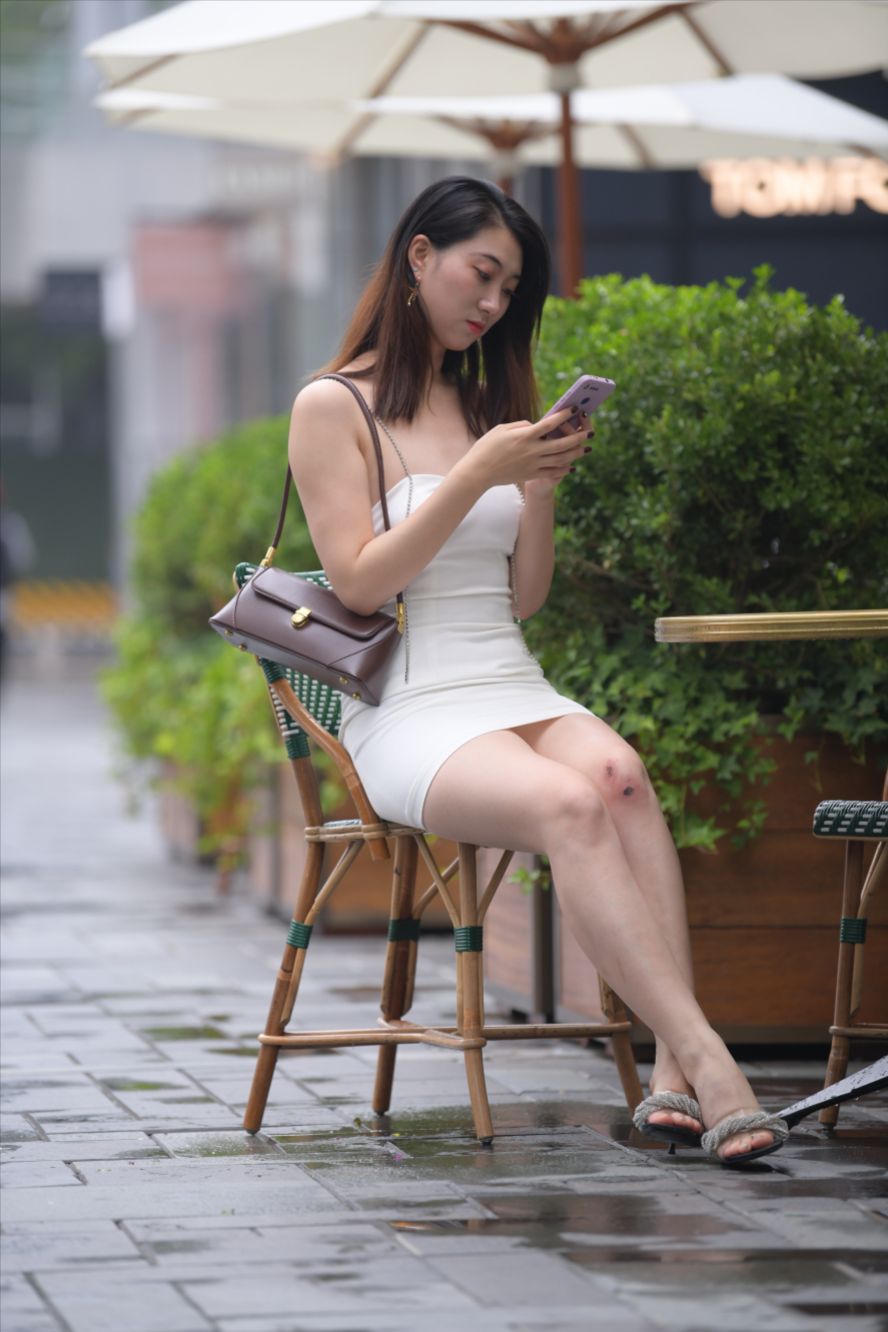 图片[3]-白裙美女-街拍图满多