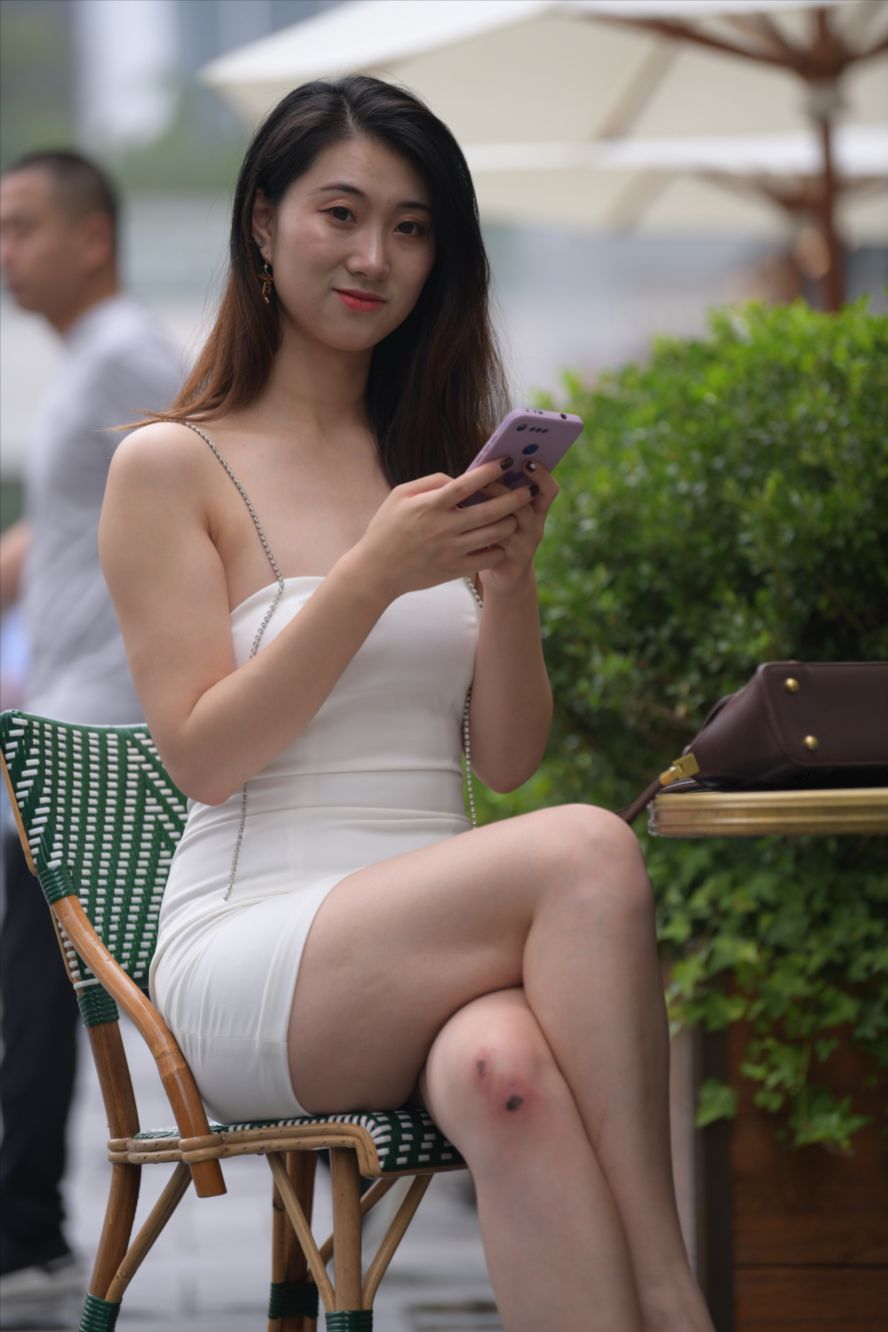 图片[5]-白裙美女-街拍图满多