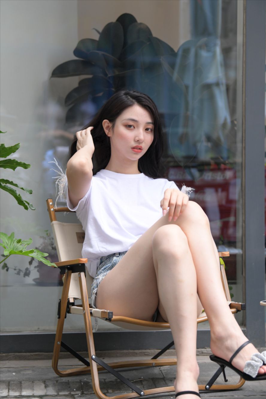 图片[2]-蓝色牛仔热裤(套图+视频)-街拍图满多