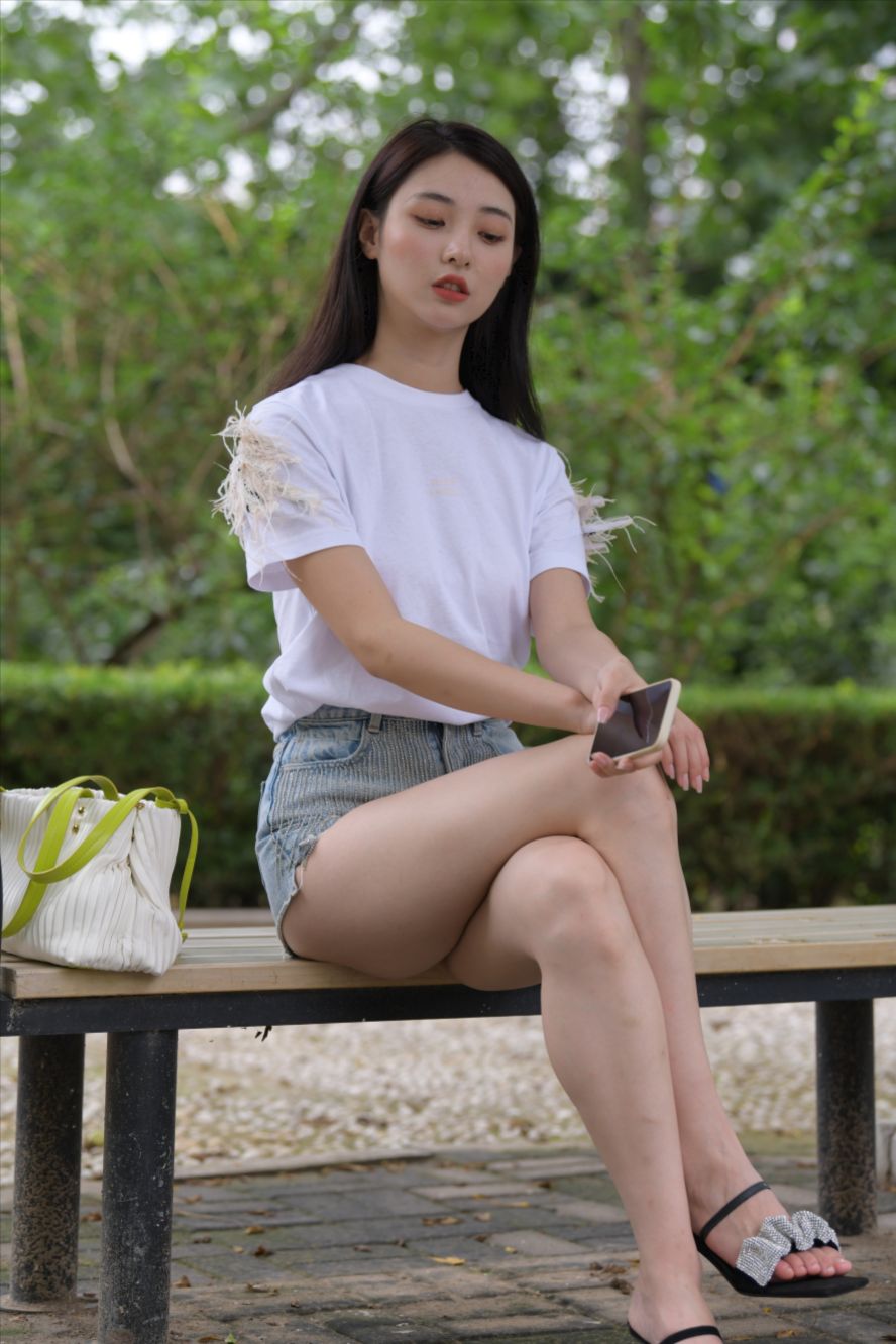 图片[4]-蓝色牛仔热裤(套图+视频)-街拍图满多