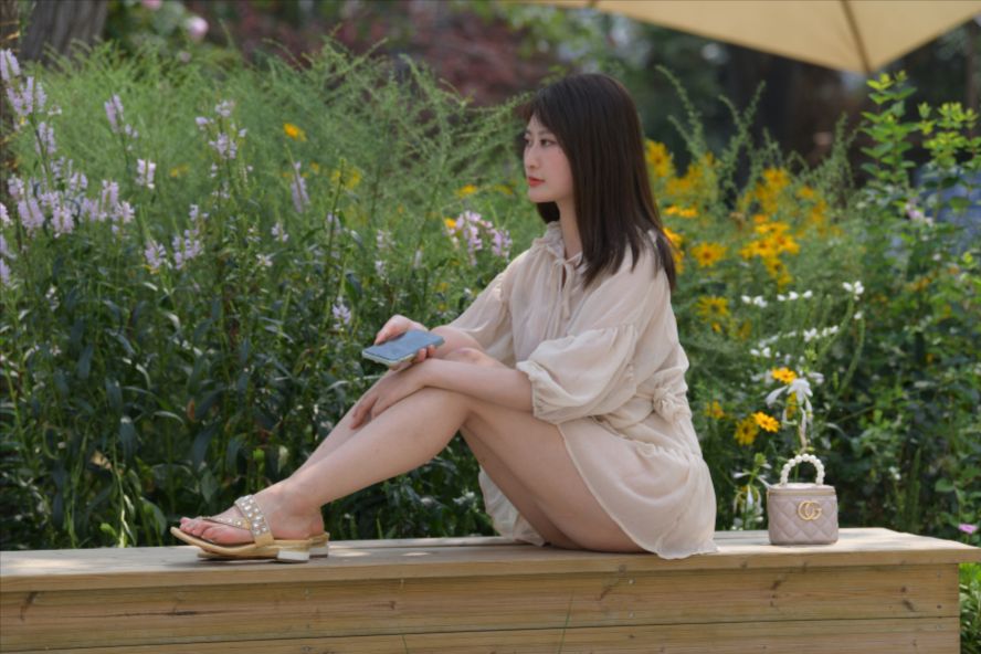 图片[6]-褐色纱裙美女-街拍图满多