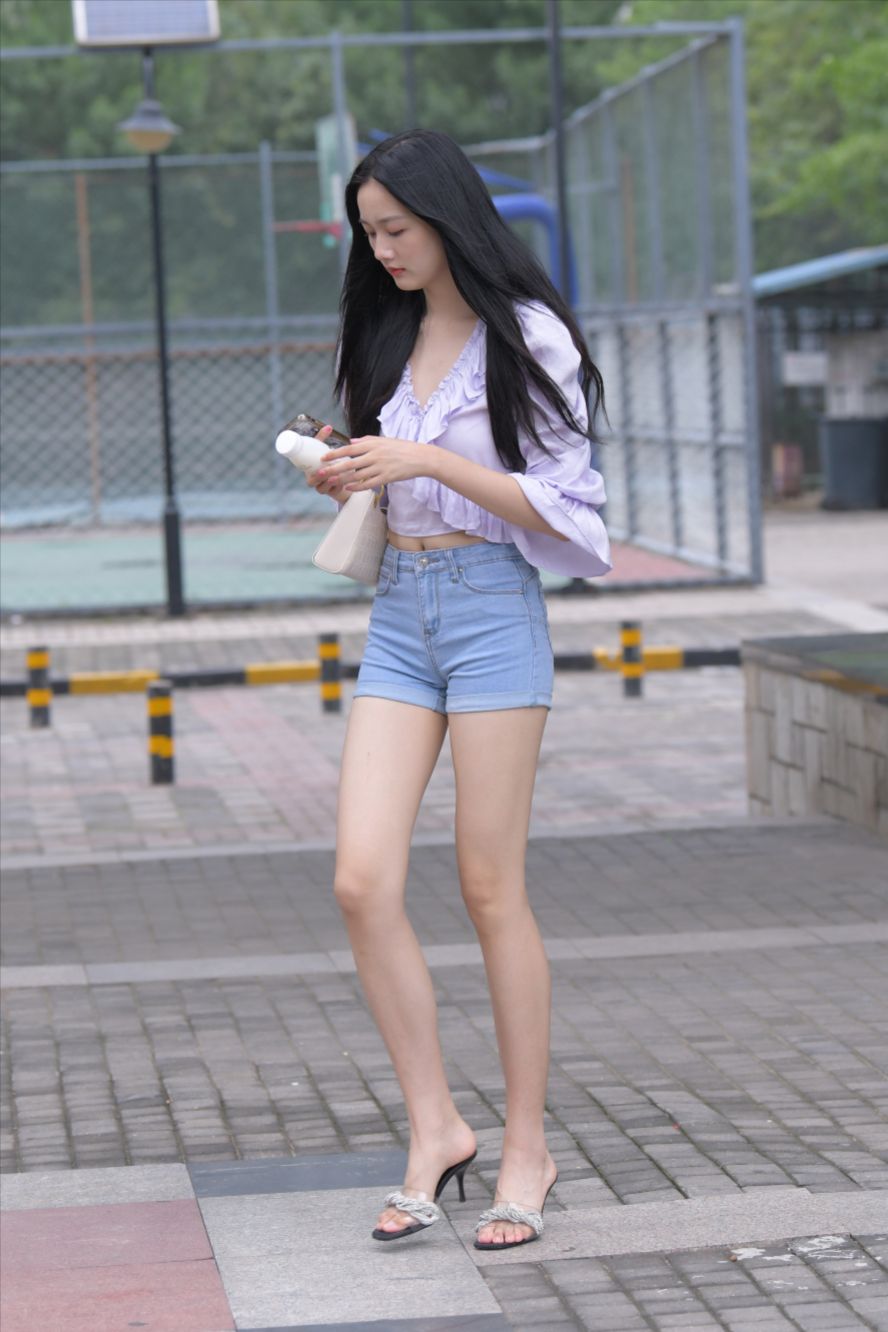 图片[3]-蓝色牛仔热裤长腿美女(套图+视频)-街拍图满多