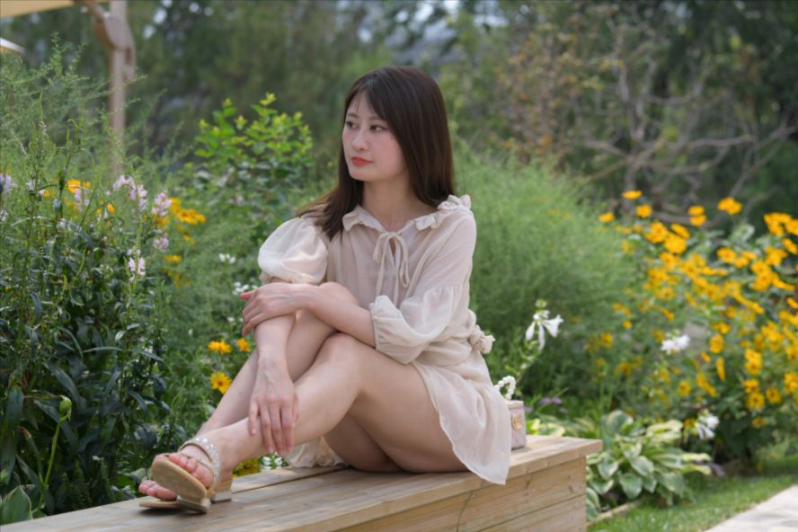 图片[7]-褐色纱裙美女-街拍图满多