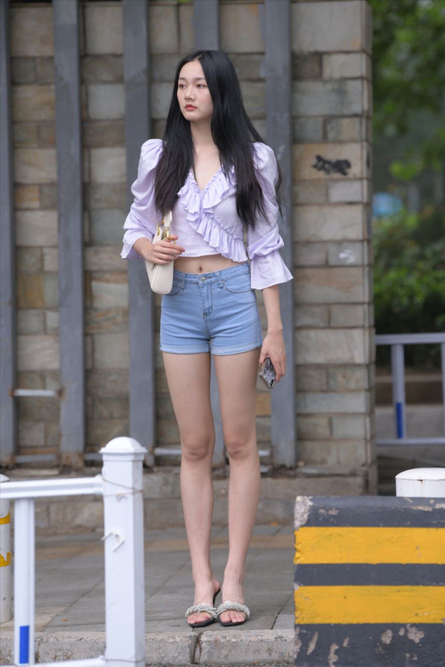 图片[8]-蓝色牛仔热裤长腿美女(套图+视频)-街拍图满多