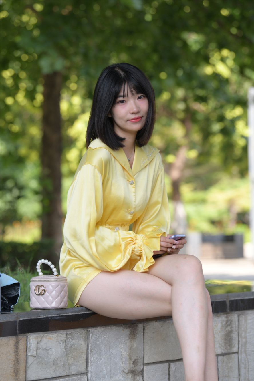 遛狗女孩(套图+视频)-街拍图满多