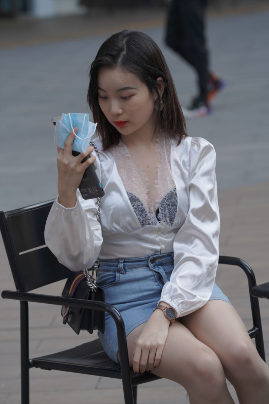 图片[5]-牛仔短裙肉丝美眉(套图+视频)-街拍图满多