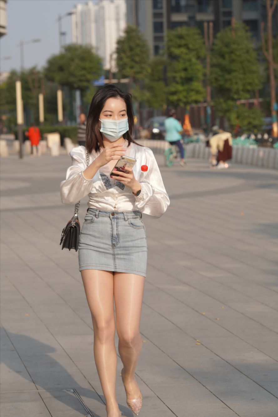 图片[6]-牛仔短裙肉丝美眉(套图+视频)-街拍图满多