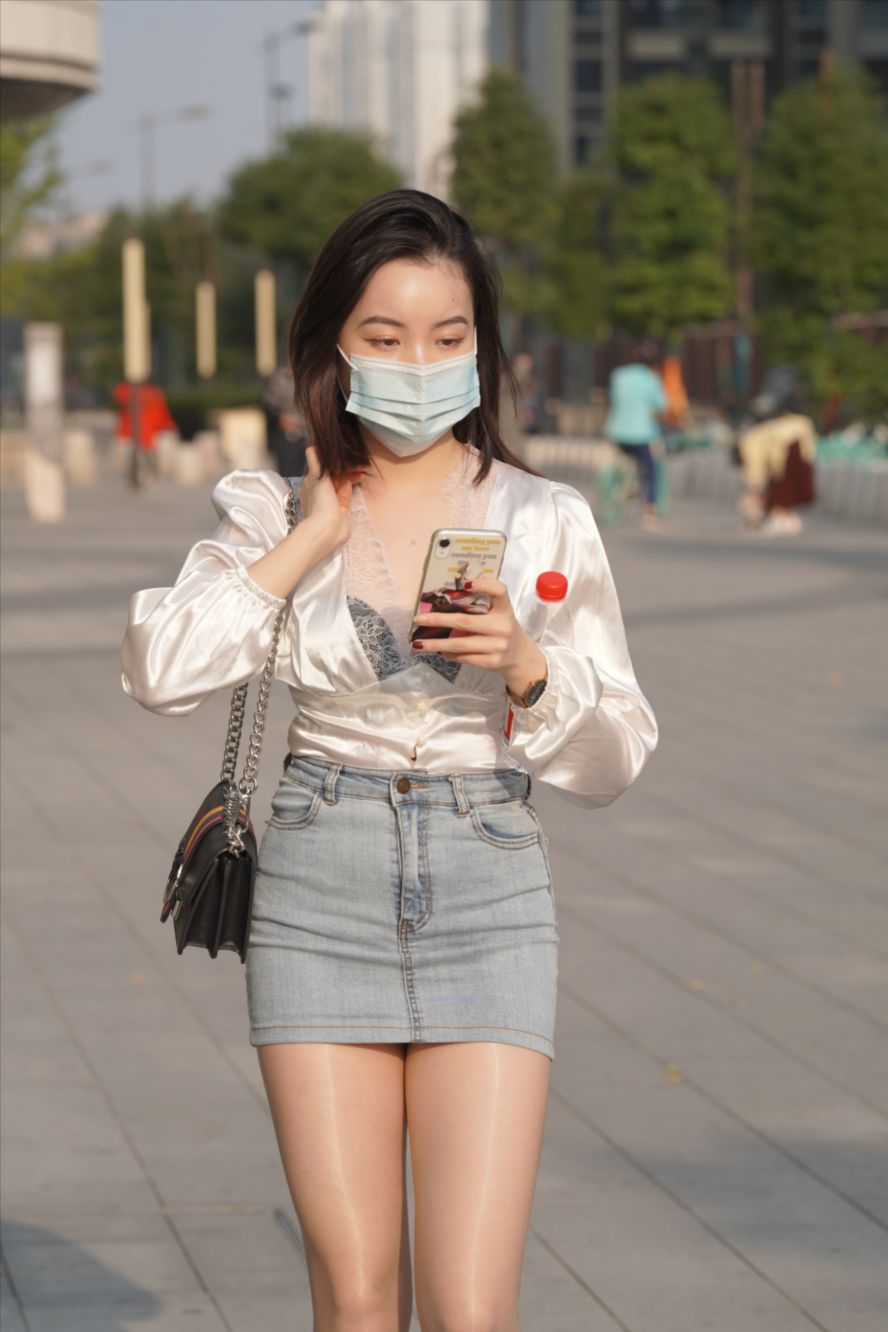 图片[7]-牛仔短裙肉丝美眉(套图+视频)-街拍图满多