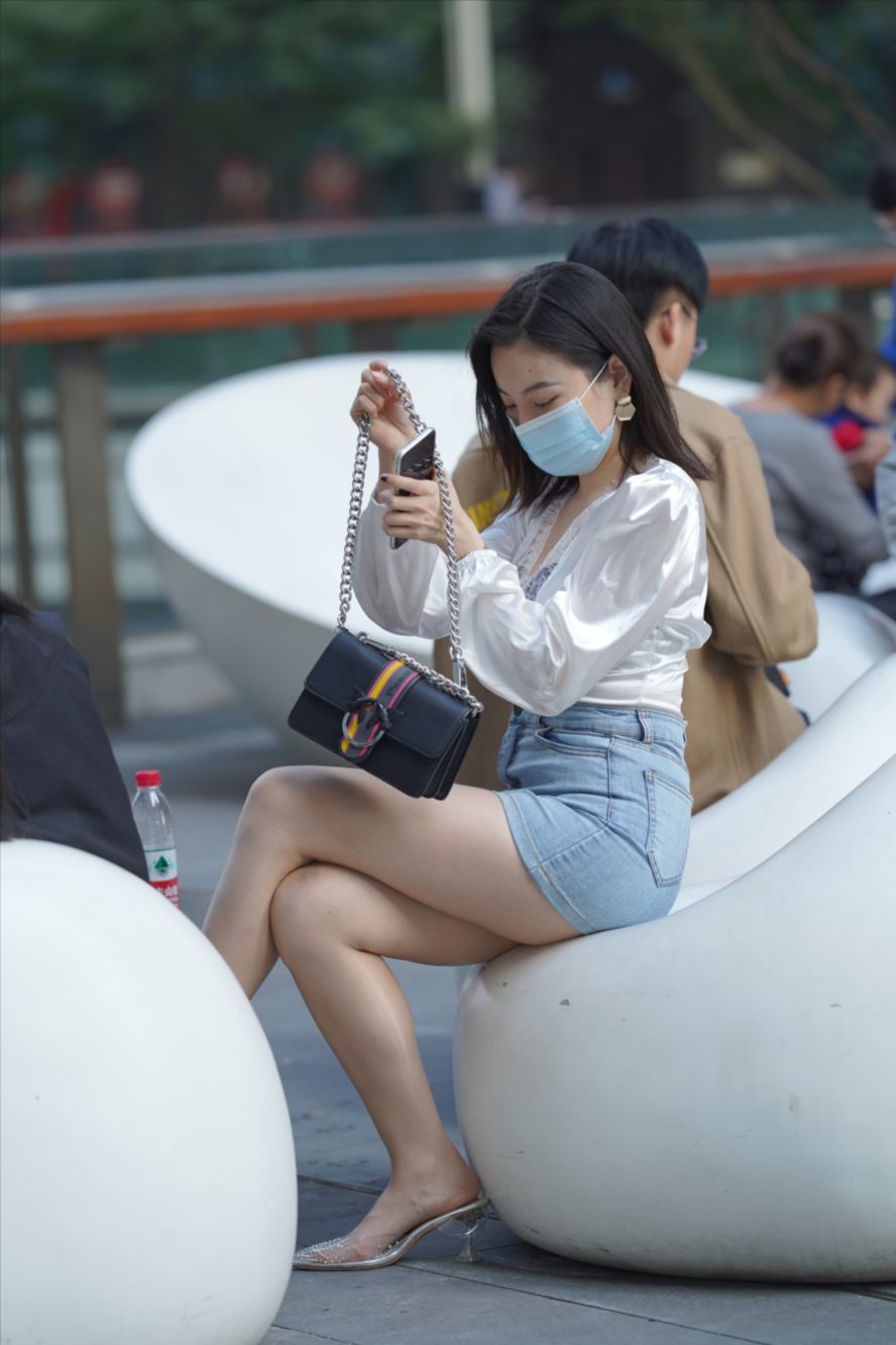 图片[9]-牛仔短裙肉丝美眉(套图+视频)-街拍图满多