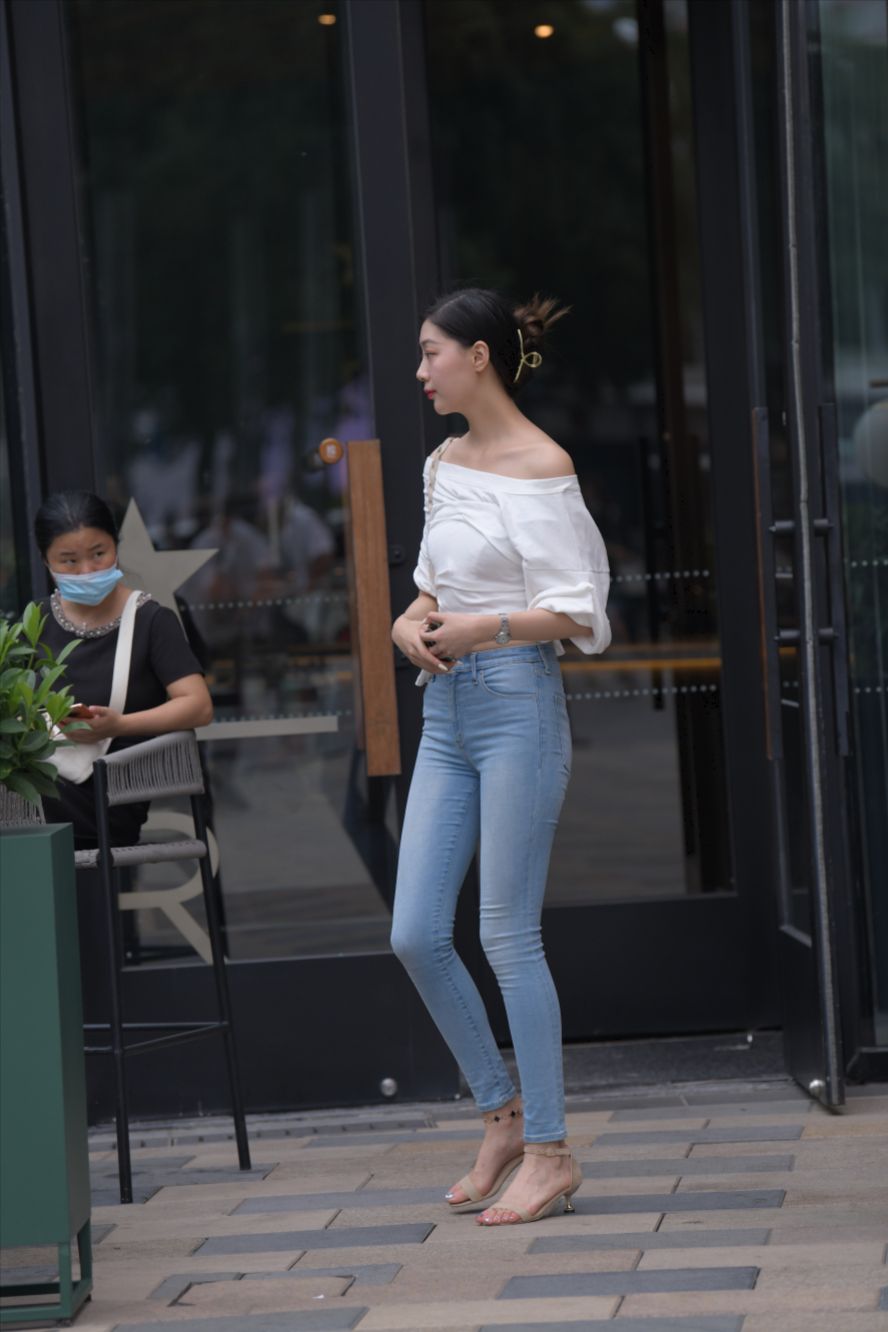 图片[6]-高挑的紧牛美女-街拍图满多