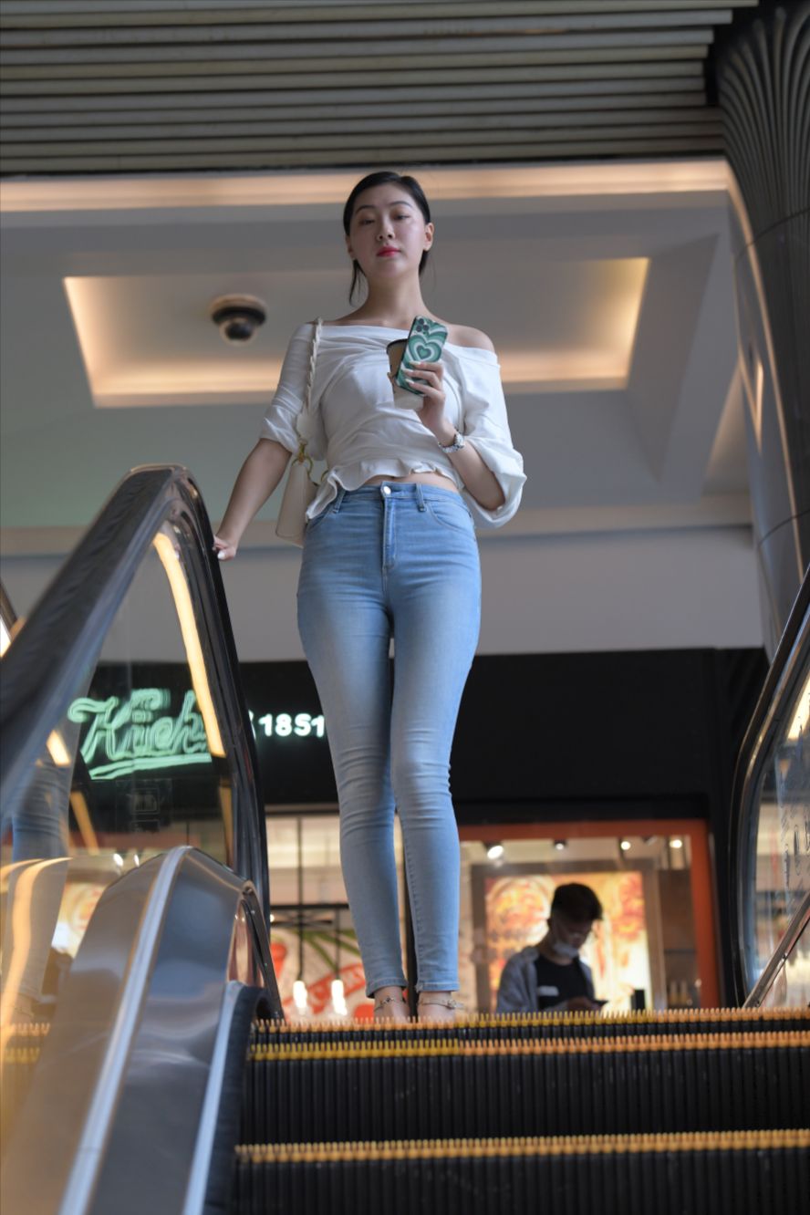 图片[8]-高挑的紧牛美女-街拍图满多