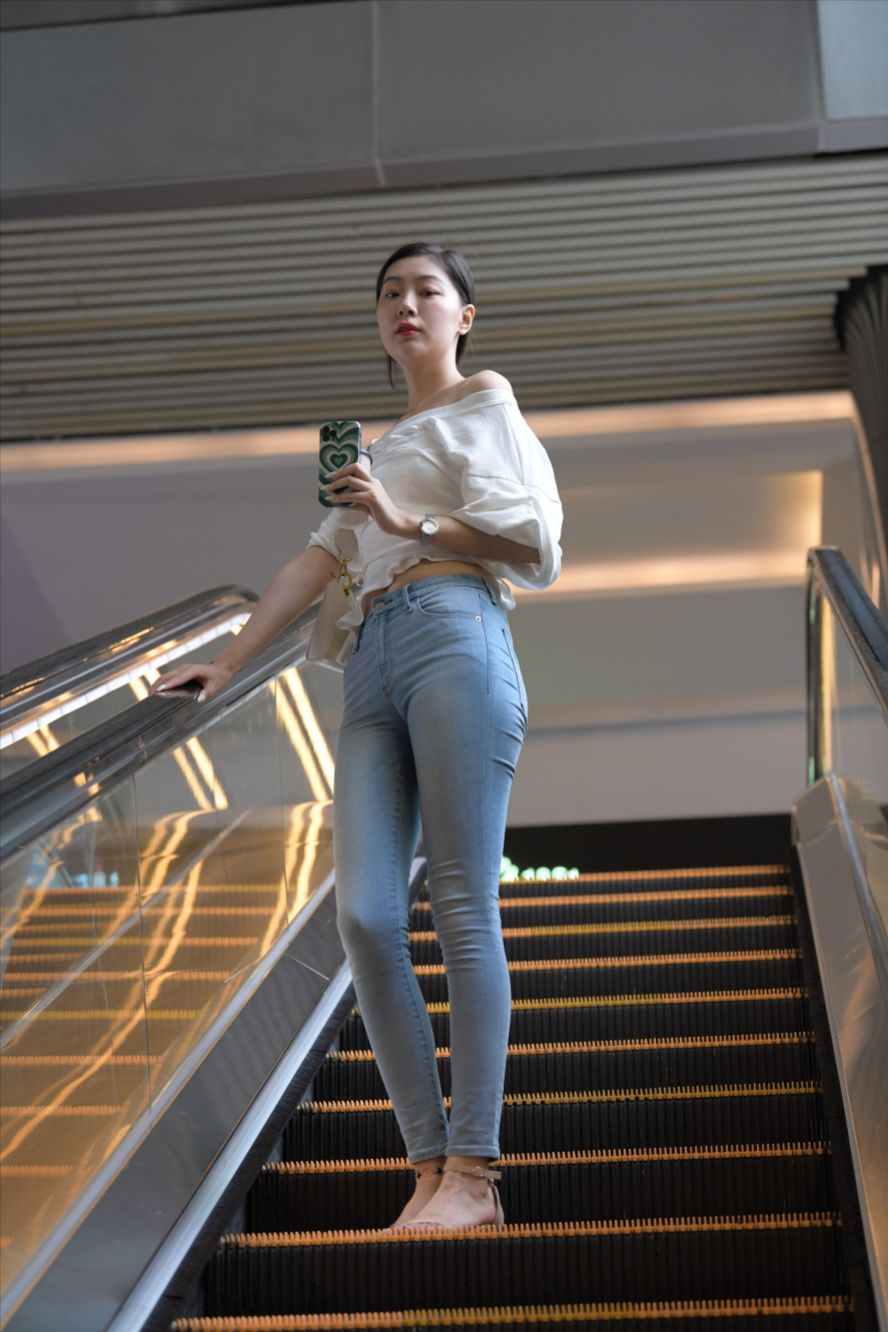 图片[9]-高挑的紧牛美女-街拍图满多