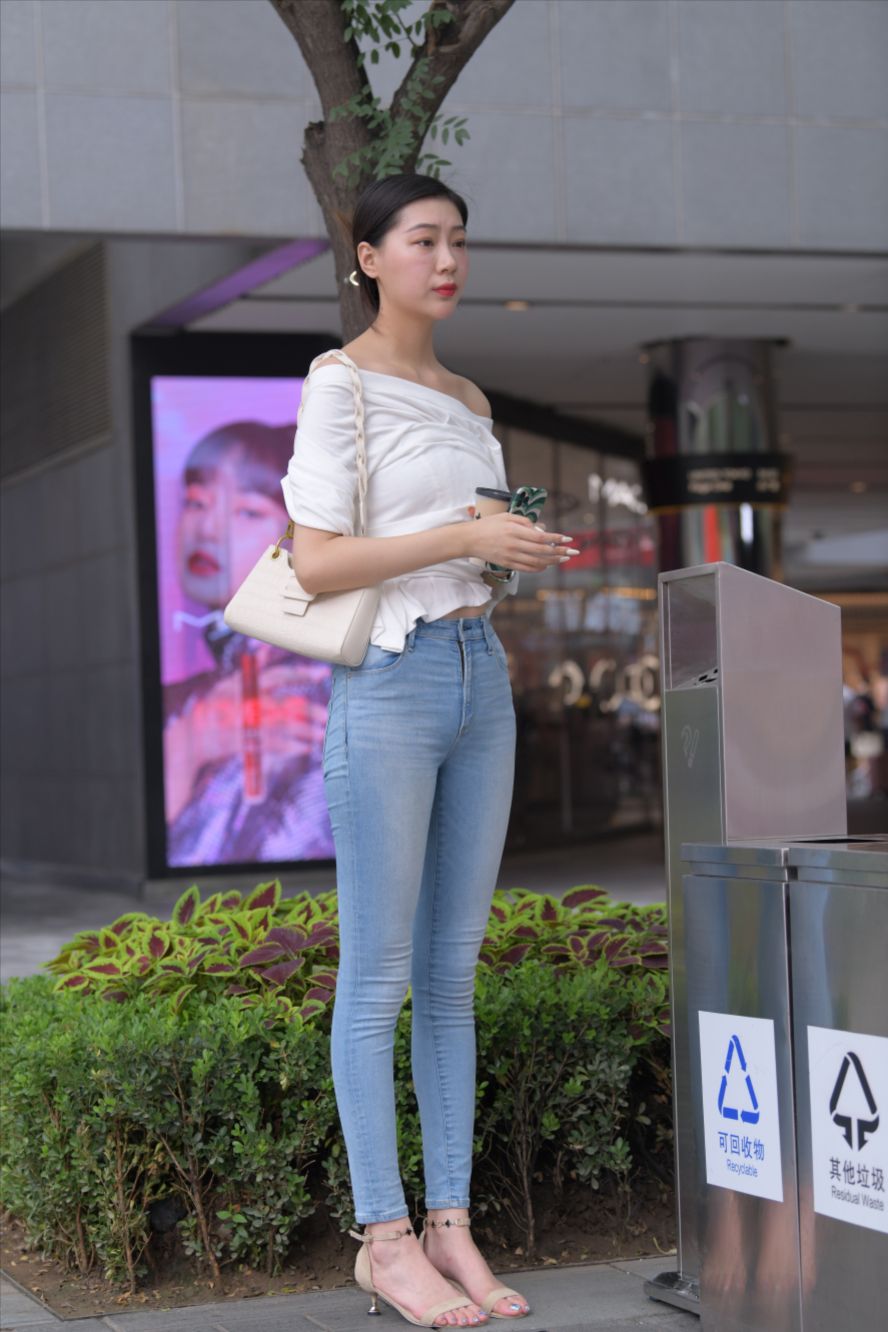 图片[10]-高挑的紧牛美女-街拍图满多