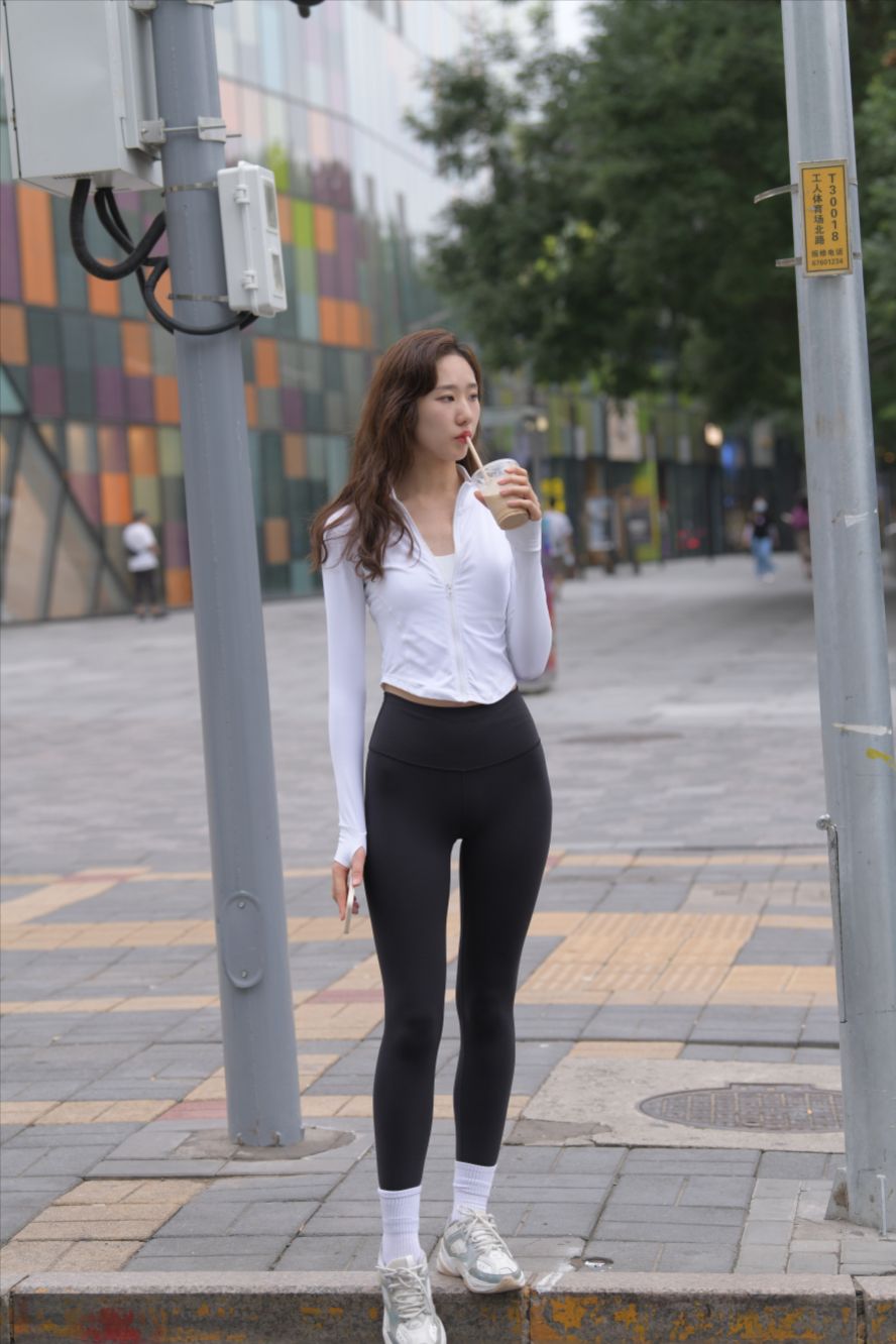 图片[3]-黑色瑜伽裤运动系高挑美女(套图+视频)-街拍图满多