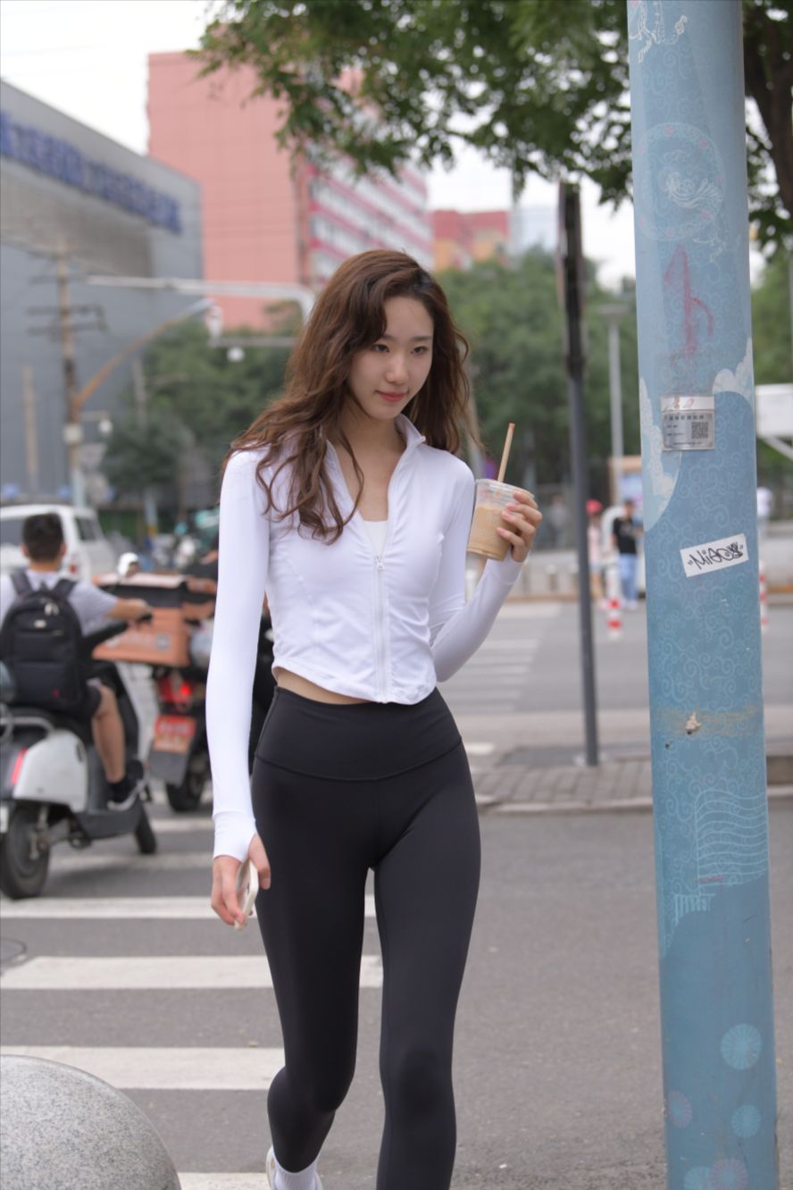 图片[4]-黑色瑜伽裤运动系高挑美女(套图+视频)-街拍图满多