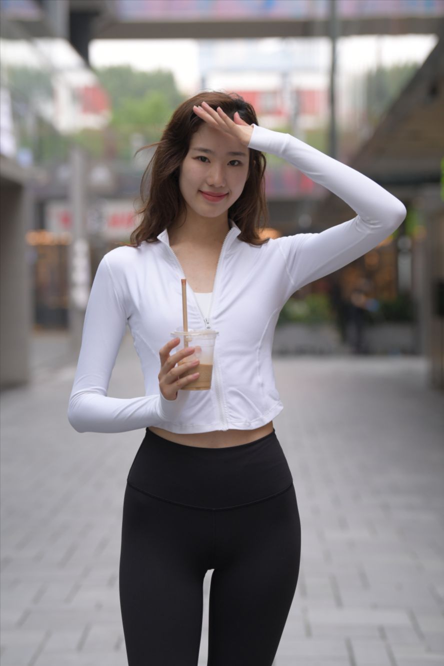 图片[5]-黑色瑜伽裤运动系高挑美女(套图+视频)-街拍图满多