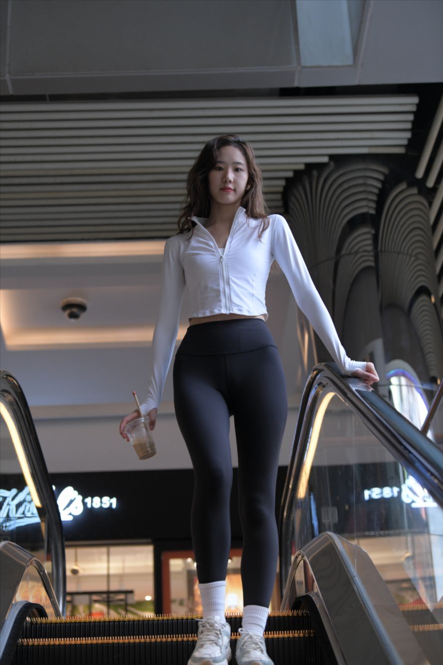 图片[6]-黑色瑜伽裤运动系高挑美女(套图+视频)-街拍图满多