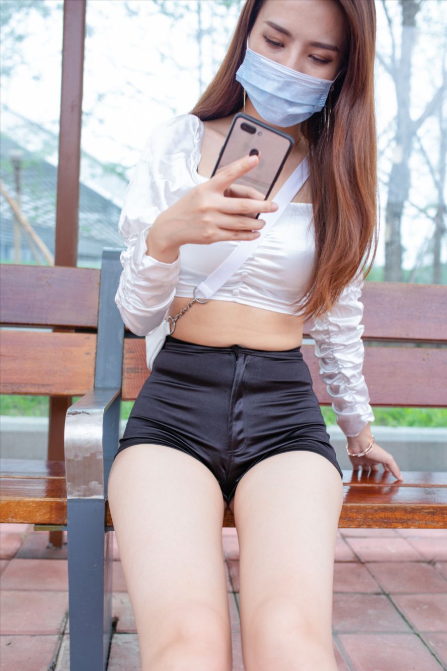 图片[2]-丰硕热裤美眉-街拍图满多