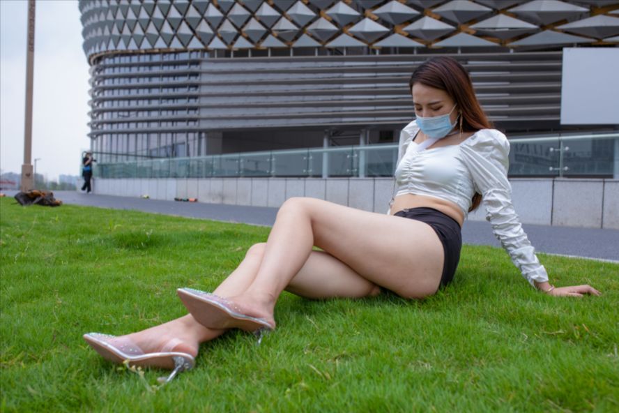 图片[7]-丰硕热裤美眉-街拍图满多