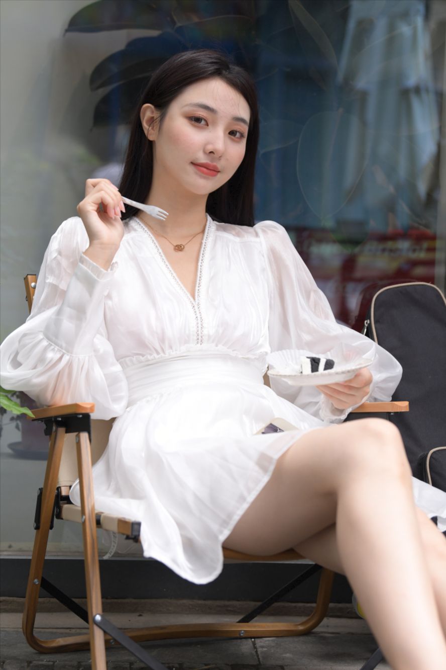 图片[3]-白裙美女-街拍图满多