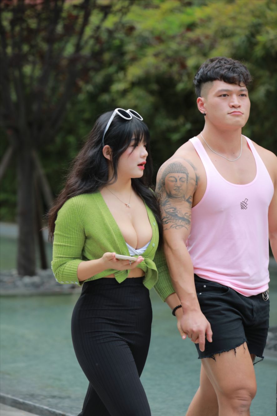 图片[6]-出水芙蓉 饱满-街拍图满多
